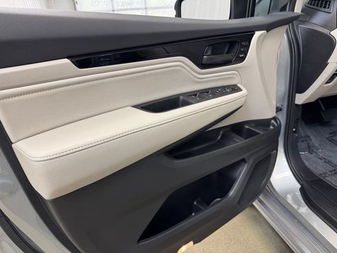Used 2026 Honda Odyssey Touring image 8