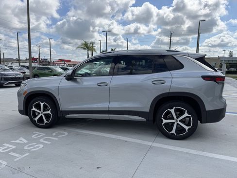 New 2025 Volkswagen Tiguan SE image 6