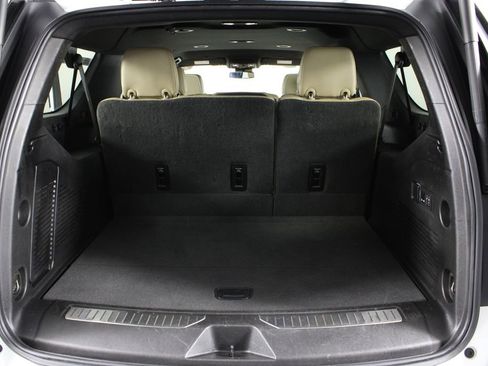 Used 2024 Chevrolet Suburban Premier RWD image 16