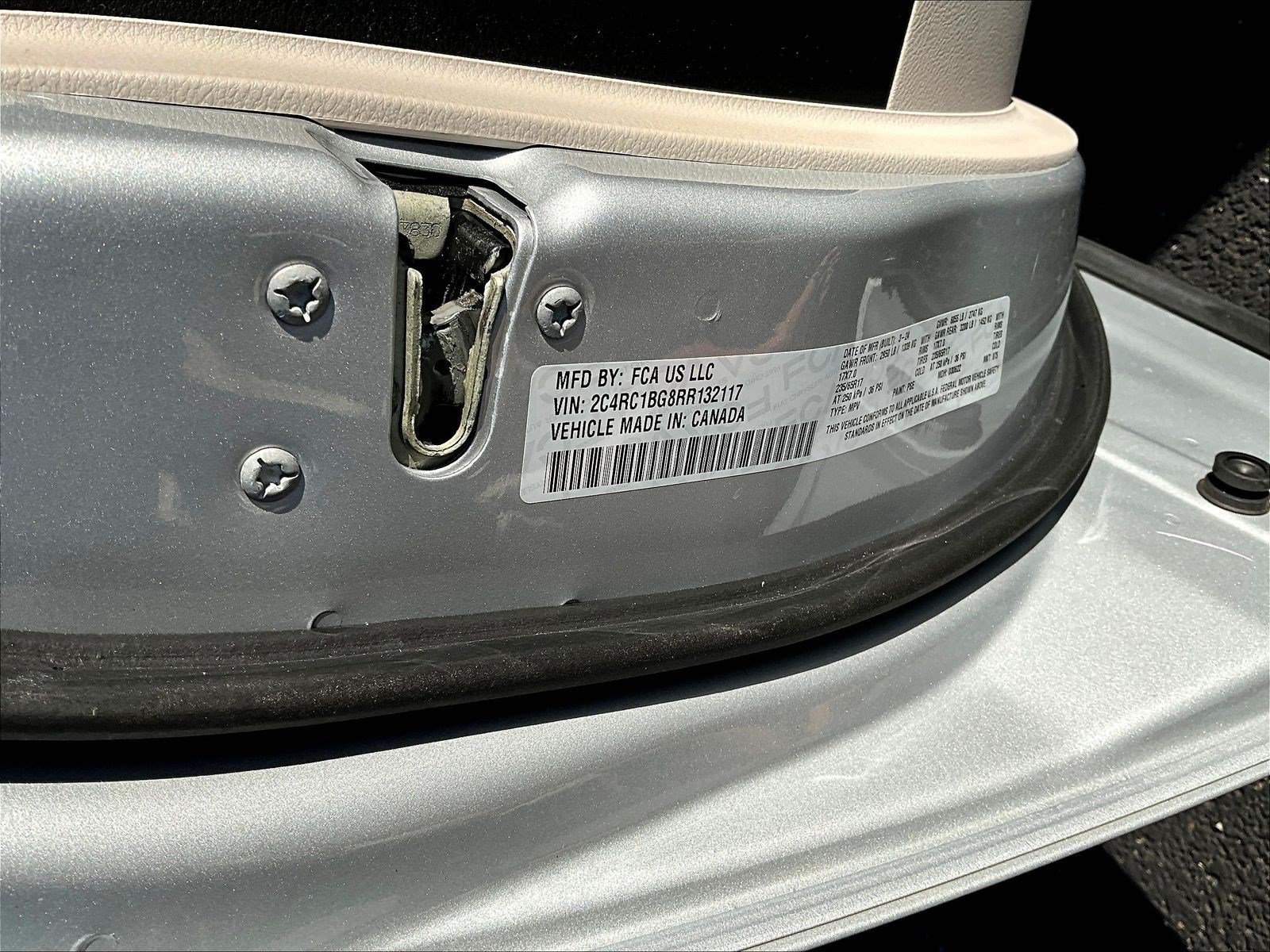 Used 2024 Chrysler Pacifica Touring-L FWD image 18