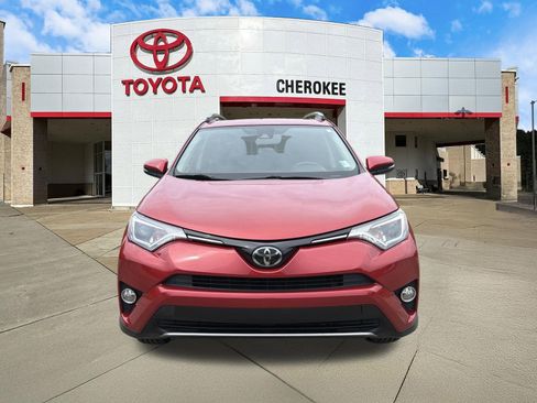 Used 2017 Toyota RAV4 XLE FWD image 2
