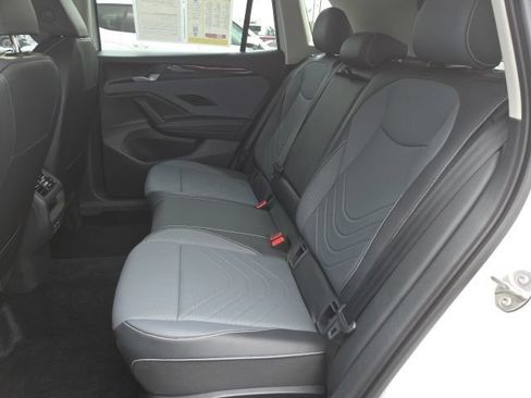 Used 2026 Volkswagen Tiguan SE AWD/4WD image 13