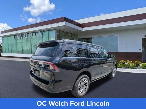 Certified 2026 Lincoln Navigator Reserve AWD/4WD image 3