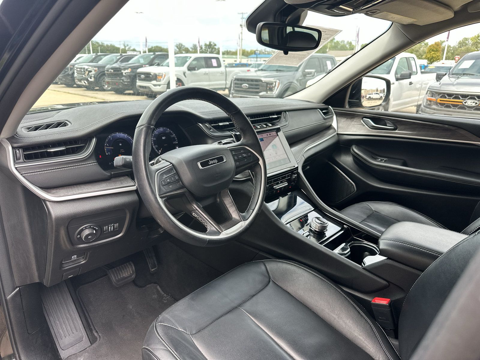 Used 2022 Jeep Grand Cherokee L Limited AWD/4WD image 2