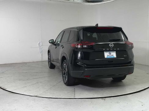 Used 2024 Nissan Rogue SV FWD image 2