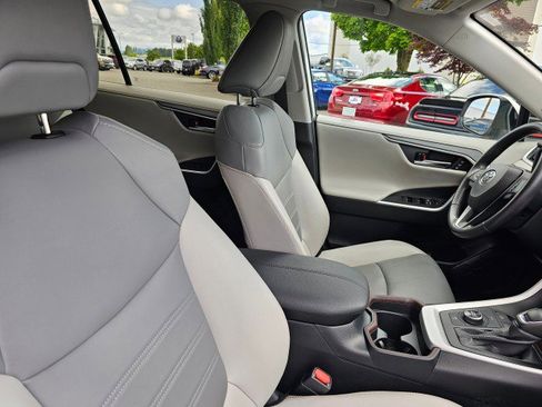 Used 2020 Toyota RAV4 Limited image 13