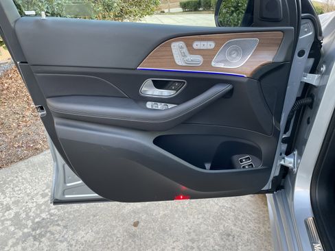 Certified 2025 Mercedes-Benz GLE 450e 4MATIC image 17