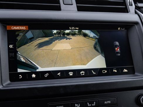 Used 2018 Land Rover Discovery SE AWD/4WD image 27