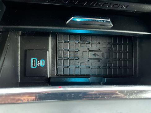 Used 2023 Ford Expedition Max XLT image 30