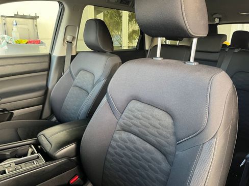 Used 2025 Nissan Pathfinder SV image 37