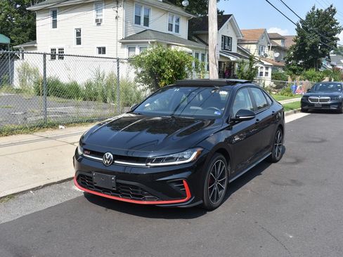 Used 2025 Volkswagen Jetta GLI Autobahn FWD image 2