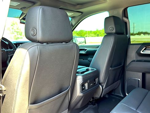 Used 2025 Chevrolet Silverado 1500 LT Trail Boss w/ Convenience Package II AWD/4WD image 18