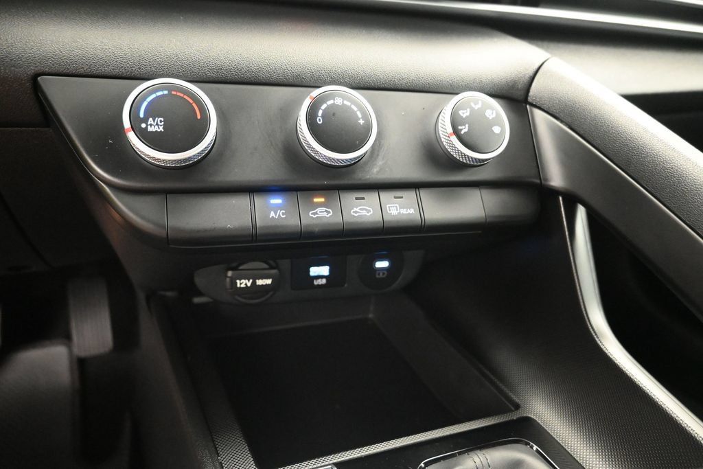 Used 2025 Hyundai Elantra SE FWD image 19