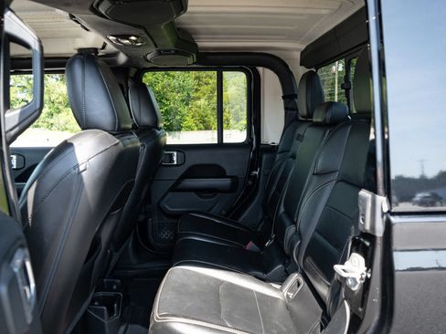Used 2020 Jeep Gladiator Overland AWD/4WD image 18