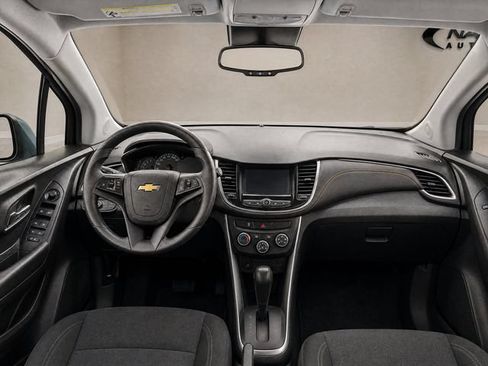 Used 2022 Chevrolet Trax LS w/ Tint and Cruise Package AWD/4WD image 12
