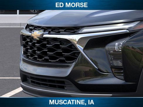 New 2025 Chevrolet Trax LT w/ Sunroof Package image 13