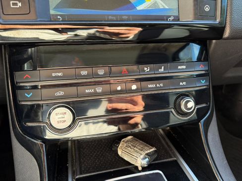 Used 2017 Jaguar XE Premium image 38