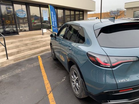 Used 2024 Honda HR-V EX-L image 3