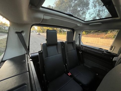 Used 2016 Land Rover LR4 HSE Silver Edition AWD/4WD image 8
