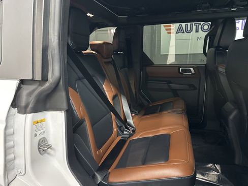 Used 2024 Ford Bronco Outer Banks w/ Sasquatch Package AWD/4WD image 21