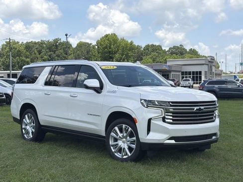 Used 2024 Chevrolet Suburban High Country w/ Premium Package 2 AWD/4WD image 16