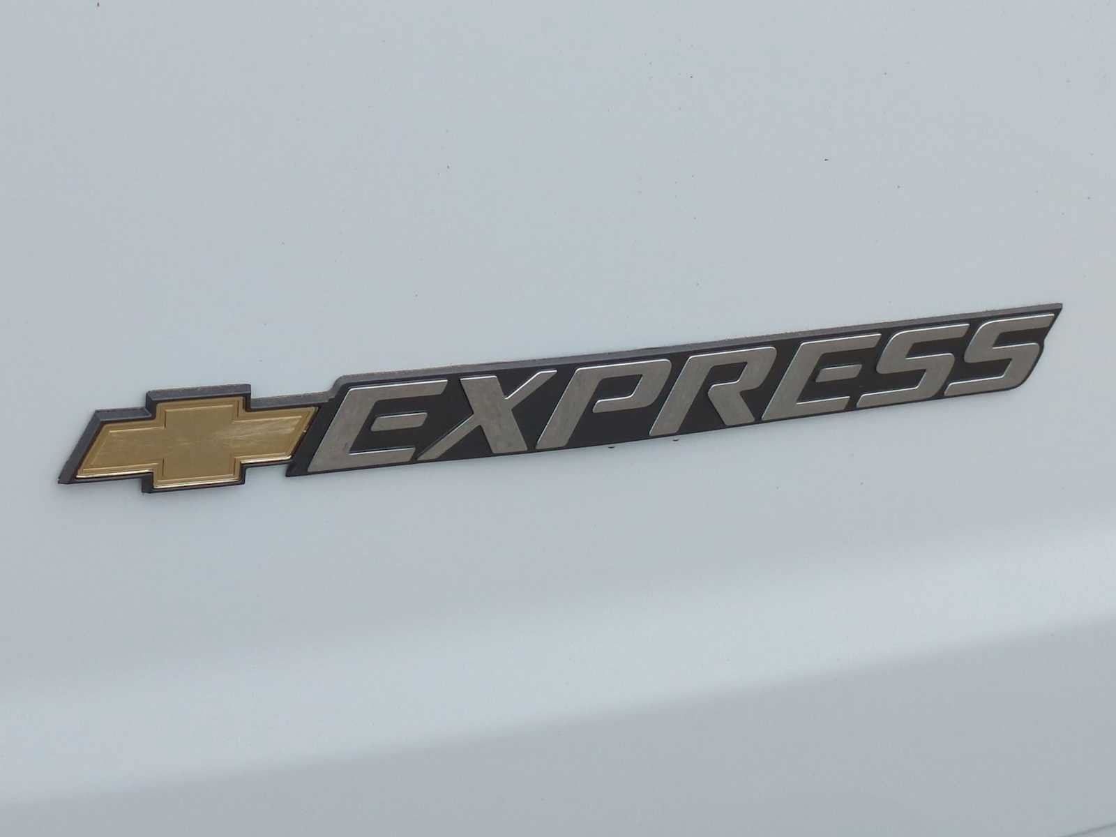 New 2026 Chevrolet Express 2500 Extended RWD image 9