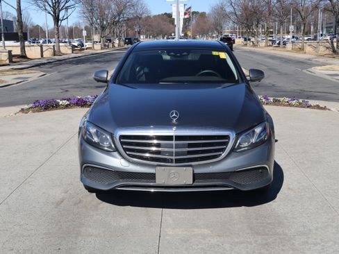 Used 2017 Mercedes-Benz E 300 4MATIC image 3
