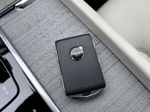 Used 2025 Volvo V60 B5 Cross Country Plus image 34