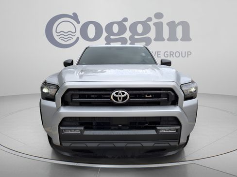 Used 2025 Toyota 4Runner SR5 AWD/4WD image 8