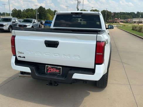 Used 2024 Toyota Tacoma TRD Off-Road image 8