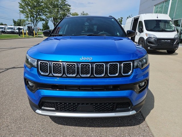 Used 2023 Jeep Compass Limited AWD/4WD image 3