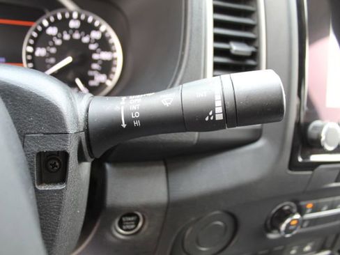 Used 2024 Nissan Frontier SV image 19