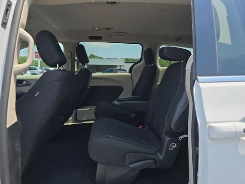 Used 2023 Chrysler Voyager LX FWD image 38