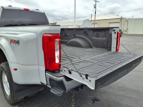 Used 2025 Ford F350 XLT w/ FX4 Off-Road Package image 16