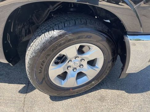 Used 2025 RAM 1500 Big Horn AWD/4WD image 39