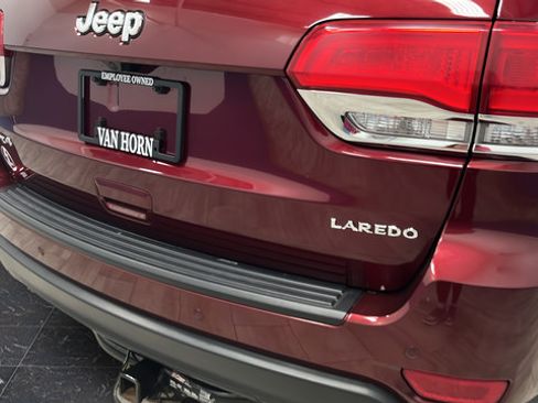 Used 2019 Jeep Grand Cherokee Laredo AWD/4WD image 33