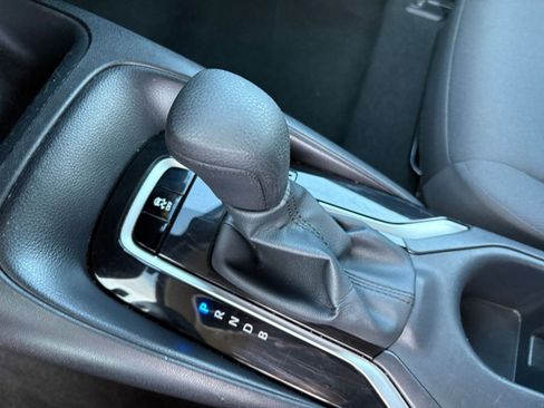 Used 2025 Toyota Corolla LE image 39