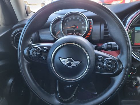 Used 2016 MINI Cooper 4-Door Hardtop image 9