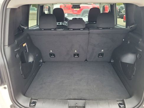 Used 2023 Jeep Renegade Latitude image 13