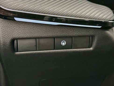 Used 2025 Nissan Kicks SR AWD/4WD image 17
