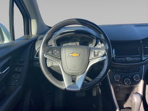 Used 2019 Chevrolet Trax LT w/ LT Convenience Package image 13