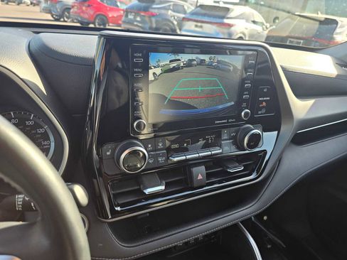 Used 2020 Toyota Highlander XLE image 30