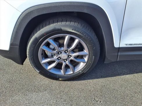 Used 2023 GMC Terrain SLT w/ Tech Package image 6