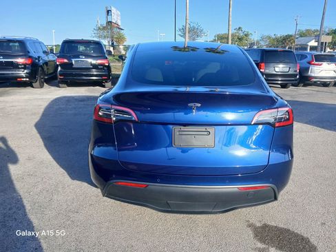 Used 2022 Tesla Model Y Long Range AWD/4WD image 3