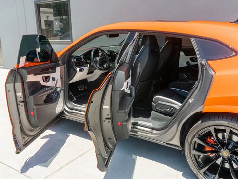 Used 2023 Lamborghini Urus S AWD/4WD image 45