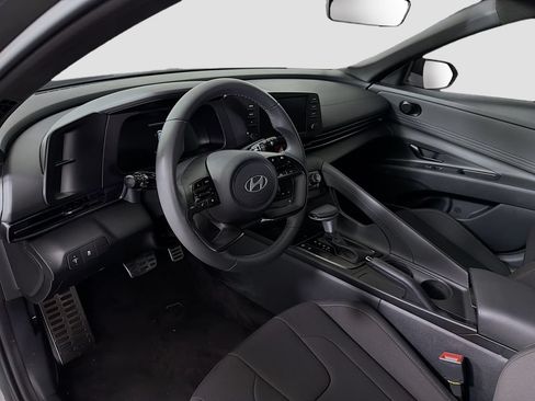 Used 2025 Hyundai Elantra Sport FWD image 11