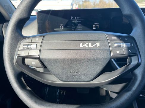 Used 2025 Kia K4 LXS image 27