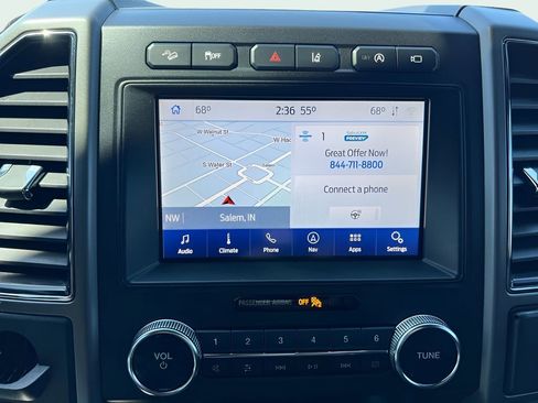 Used 2020 Ford Expedition XLT w/ Equipment Group 202A AWD/4WD image 28