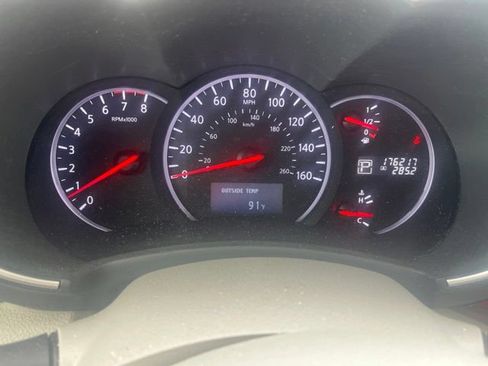 Used 2012 Nissan Quest SL FWD image 3