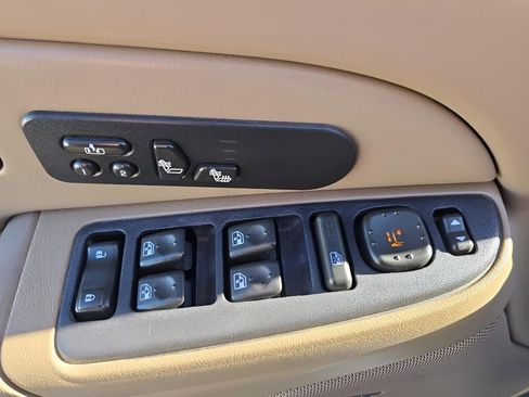 Used 2004 GMC Sierra 2500 SLT w/ Heavy-Duty Power Package image 11